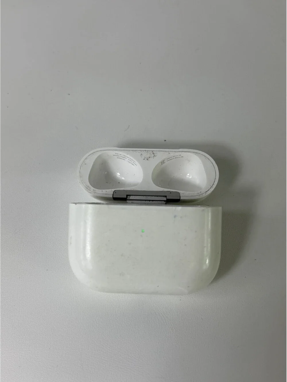 Genuine Apple Airpods Pro 1st Generation Charging Case ONLY A2190 Lightning